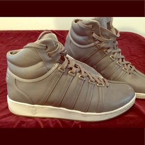 K-SWISS Classic VN Mid Iconic Fashion Sneaker.